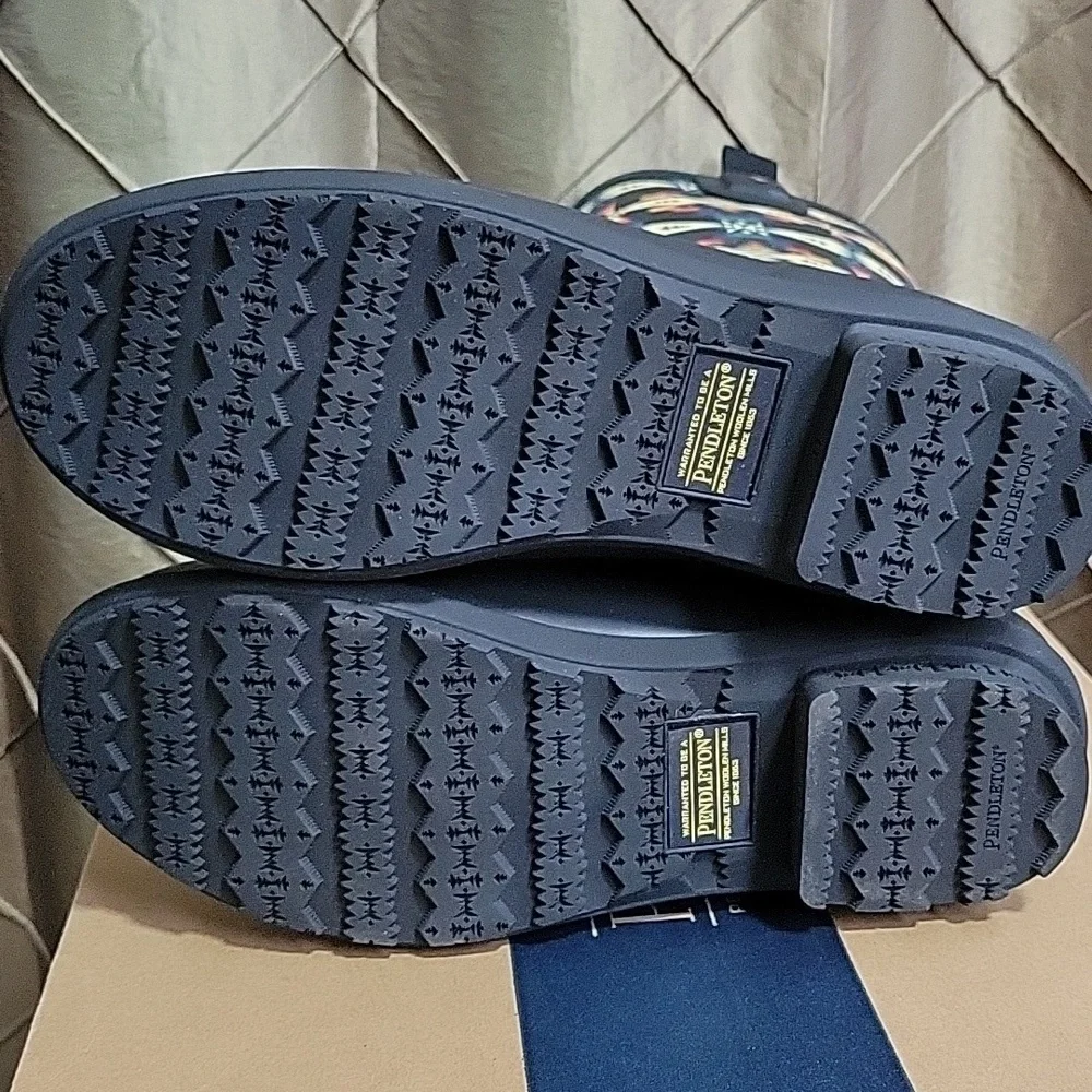NWT- Pendleton ‘Tucson’ Mid-Calf Rain Boots